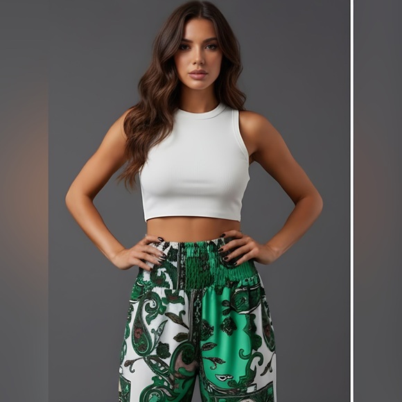 Green Geometric Carrot Pants - Picture 2 of 8